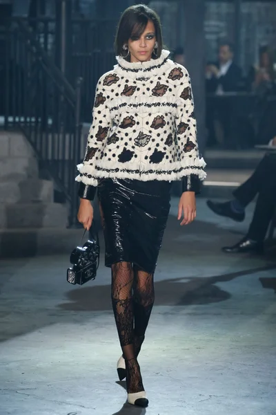 Look 18